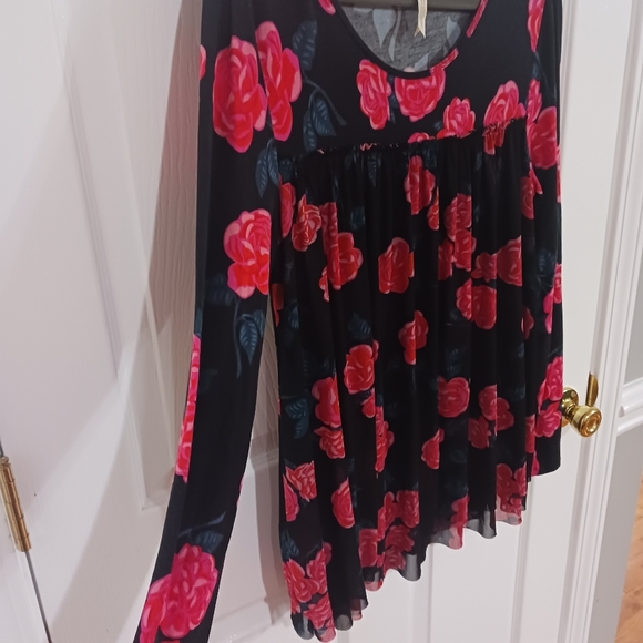 Matilda Jane WINTER BLOOMS Top  Sz Medium Floral Roses - Picture 9 of 9